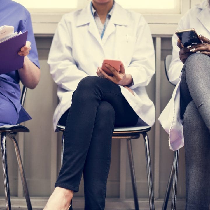 Doctors are having a brainstorming