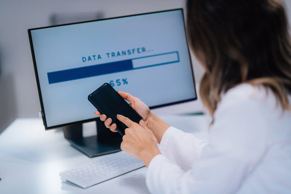 ¿Está Apple utilizando tu privacidad sin tu consentimiento?