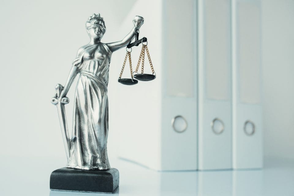 ¿Cómo los profesionales del derecho ejecutan la redacción de correos electrónicos?