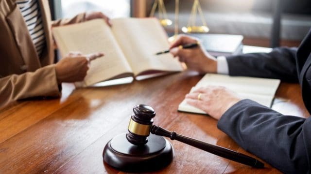 Artificial Intelligence and Automatic Text Analysis in Legal Documents