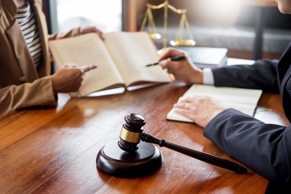 Artificial Intelligence and Automatic Text Analysis in Legal Documents